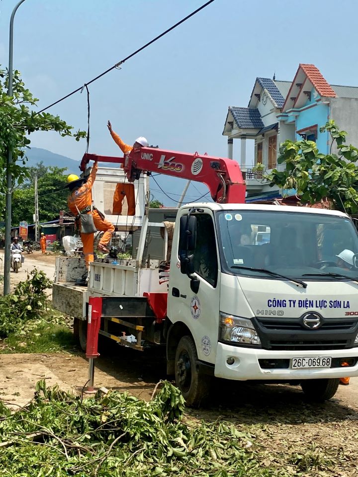 Hơn 40.700 khách hàng ở Sơn La đã được cấp điện trở lại sau dông lốc